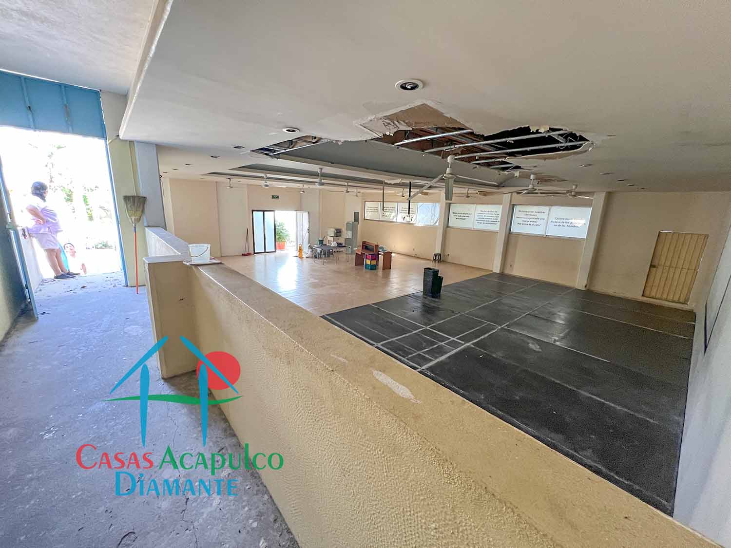 Centro Escolar La Paz sección secundaria - Auditorio 8